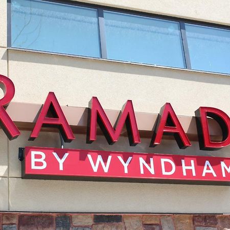 Hotel Ramada By Wyndham Bronx Terminal New York Exterior foto
