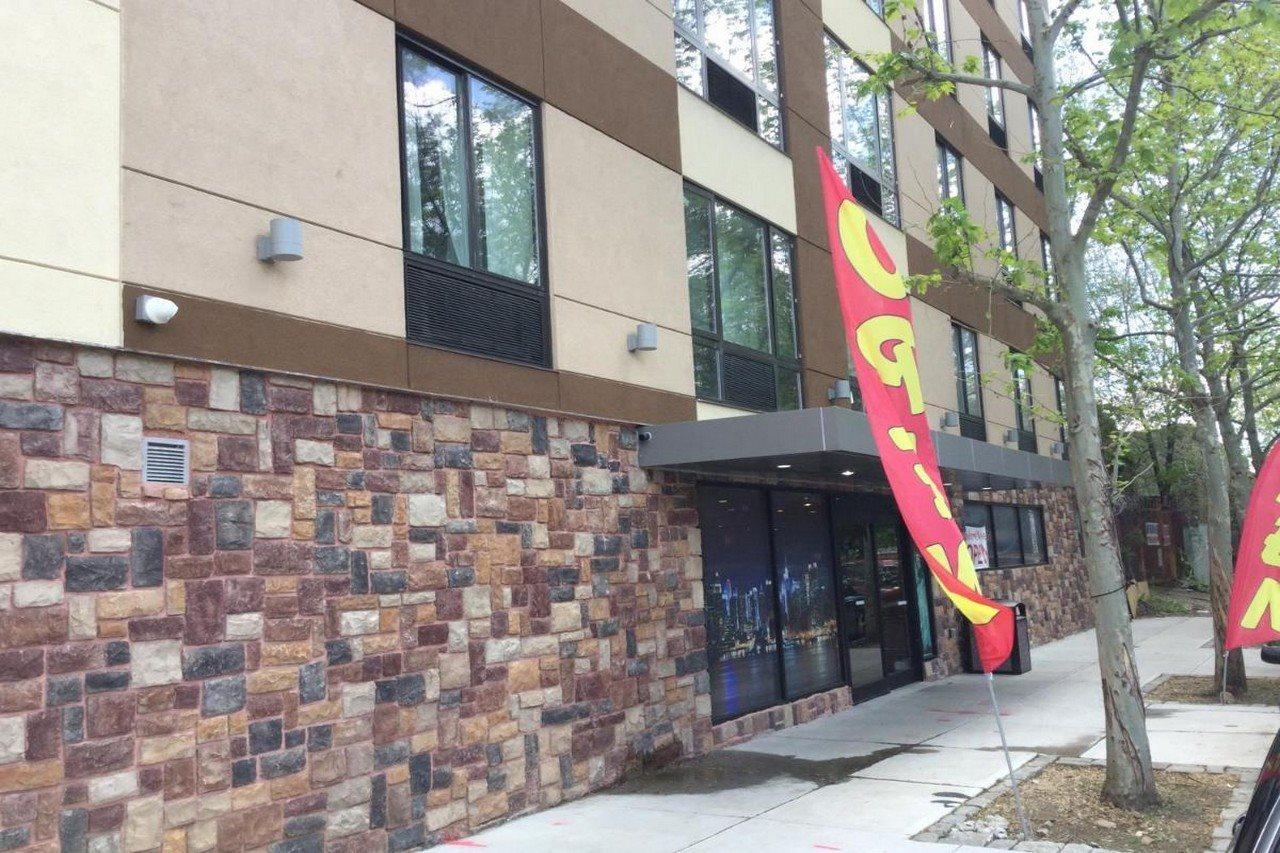 Hotel Ramada By Wyndham Bronx Terminal New York Exterior foto