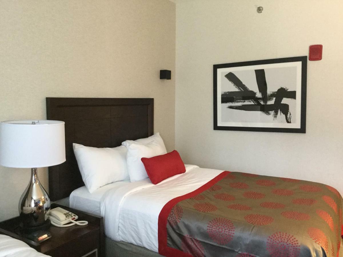 Hotel Ramada By Wyndham Bronx Terminal New York Exterior foto